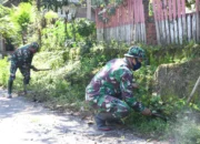 Satgas TMMD ke-123 Bondowoso Bersihkan Rumput Demi Keselamatan Warga
