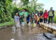 Kasdim 0822 Bondowoso Bersama Satgas TMMD 123 Tebar 8.800 Bibit Ikan Nila di Trotosari, Dukung Ketahanan Pangan dan Cegah Stunting