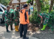 Sinergi Satgas TMMD ke-123, Babinsa, dan BPBD Pasang Rambu Bencana di Dusun Beddien