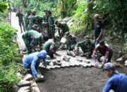 Satgas TMMD ke-123 Kodim 0822 Bondowoso Tetap Semangat di Bulan Puasa, Ribuan Paving Diturunkan