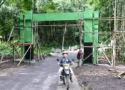 Ketangguhan Motor Trail KLX, Anggota Pendim 0822 Tinjau Sasaran TMMD 123