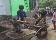 Antusias Anak-anak Trotosari Membantu Anggota Satgas TMMD