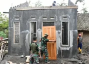 Daun Pintu Satgas TMMD 123 Kodim 0822 Perindah Rumah Bu Surinap