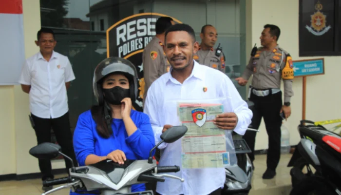 Hati Riang Korban Curanmor Saat Polres Bondowoso Temukan dan Kembalikan Motor yang Hilang