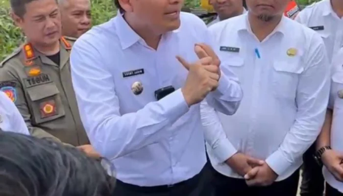 Warga Menyambut Baik Pembersihan Eceng Gondok Di Waduk Bojong Sari  Yang Di Pimpin Langsung Bupati Lucky Hakim