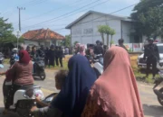 Merasa Bukan Teroris, Brimob Polri Diusir Massa Saat Demo di Banyuates Sampang