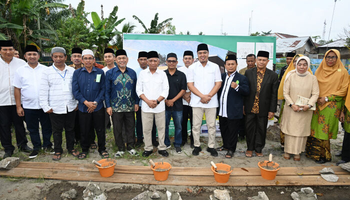 Peletakan Batu Pertama, Bupati Batu Bara Serahkan Bantuan 500 Juta Untuk Masjid Taqwa Muhammadiyah