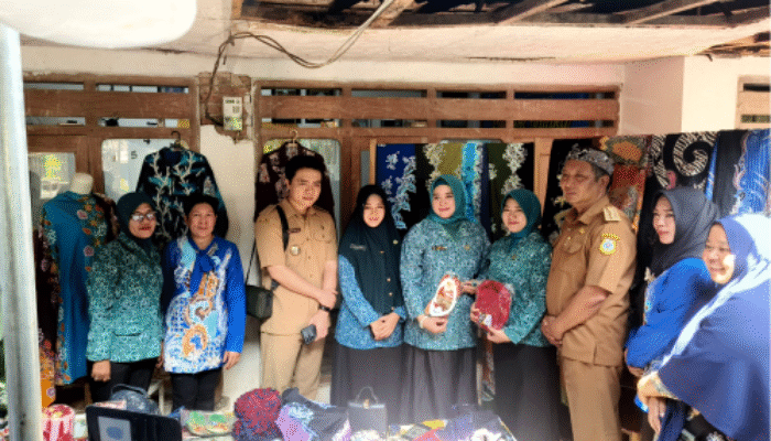 Batik Karya Difabel Jadi Sorotan, TP PKK Bondowoso Turun ke Karanganyar