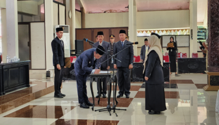 Anisatul Hamidah Resmi Menjabat Penjabat Sekda Bondowoso, Bupati: Ini Langkah Strategis Pemerintahan