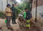 TNI Peduli Infrastruktur! Babinsa Grujugan Dampingi Pavingisasi di Dusun Giwang