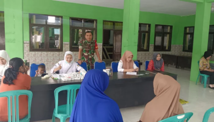 Peduli Kesehatan Lansia, Babinsa Petung Kawal Posyandu Hingga Tuntas
