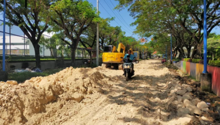 Proyek Rekonstruksi Jalan Imam Bonjol Baru Sampang Mulai Dikerjakan, Aktivis Ingatkan Transparansi