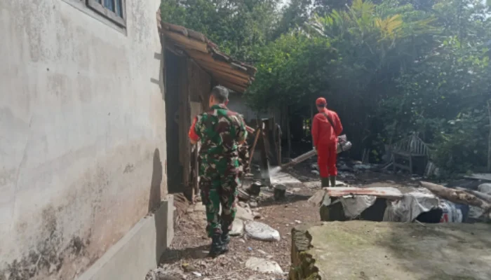 Babinsa Patemon Jadi Garda Terdepan Cegah DBD, Warga: Terima Kasih Pak Eko!