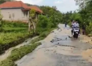 Akses Jalan ke Rumah Wabup Hancur, Pemkab Sampang Dikritik