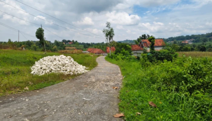 Rabat Beton Tobai Timur Sampang Rusak, Diduga Dana Desa Bocor