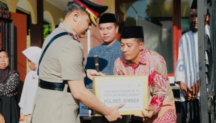 Kunjungi Palagan Jomerto, Kenang Perjuangan Polri Bersama Rakyat, Berikan Talih Asih Pada Keluarga  pejuang