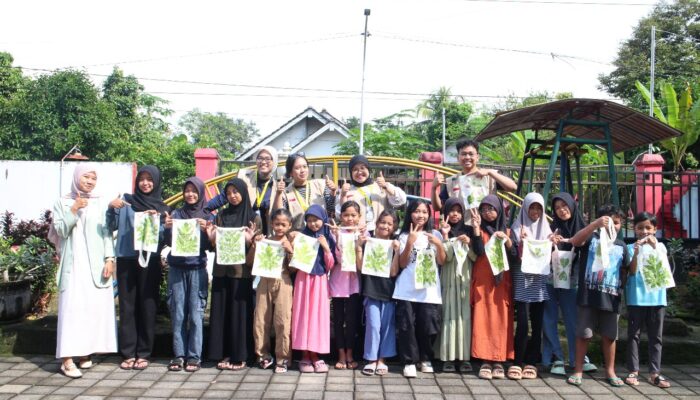 Mahasiswa Teknik Industri UGM Realisasikan Program Kegiatan Bertajuk Ecoprint di Tamansari Banyuwangi
