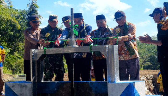 Bupati Bondowoso Resmikan Rehabilitasi Saluran Irigasi Pakisan: Dorong Ketahanan Pangan dan Kesejahteraan Petani
