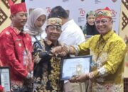 Bupati Heriyus Terima Penghargaan Bangga Kencana Dari BKKBN