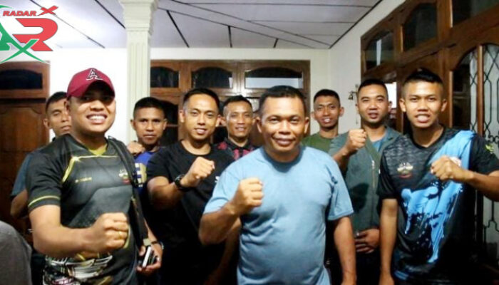 10 Prajurit 330/Tri Dharma Sambang Kediaman Komandannya