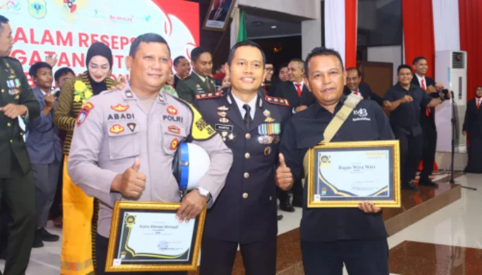 Kapolres Bondowoso Beri Apresiasi Penghargaan kepada Polisi dan Wartawan Kreatif