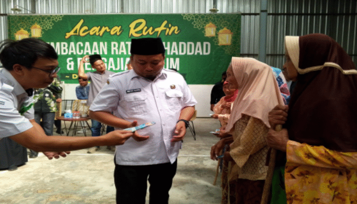 Wabup Bondowoso Tinjau Penyaluran BLT DBHCHT, Pastikan Tepat Sasaran
