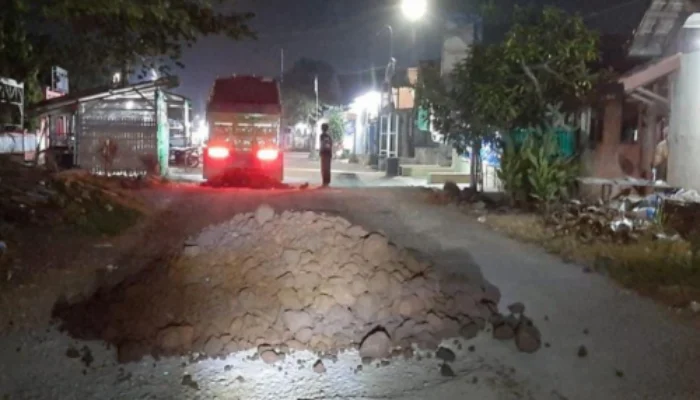 ‎Warga Desa Pondoh Senang Sepanjang Jalan Menuju Desa Segeran Di Beton