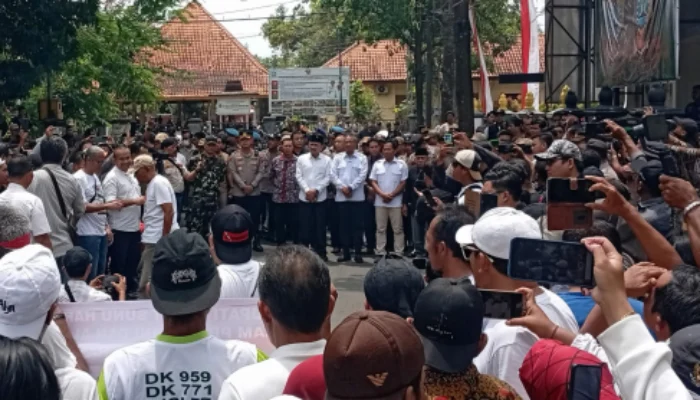 Warga Tulungagung Geruduk Kantor ATR/BPN dan DPRD, Berantas Mafia dan Proyek Ilegal