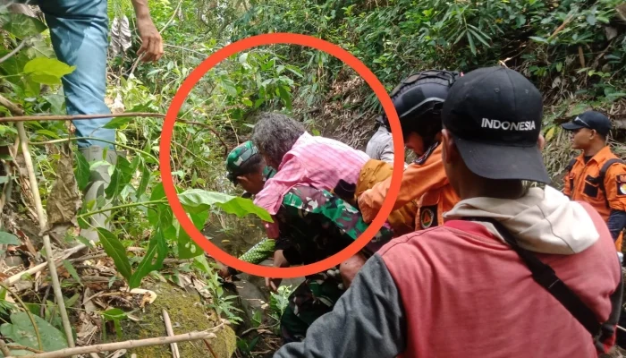 Aksi Heroik Peltu Ketut Gendong Nenek Yang Tersesat Di Jurang