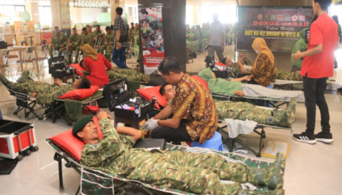 Rayakan HUT Brigif 9 & Yonif 514/SY, Prajurit Gelar Donor Darah untuk Sesama