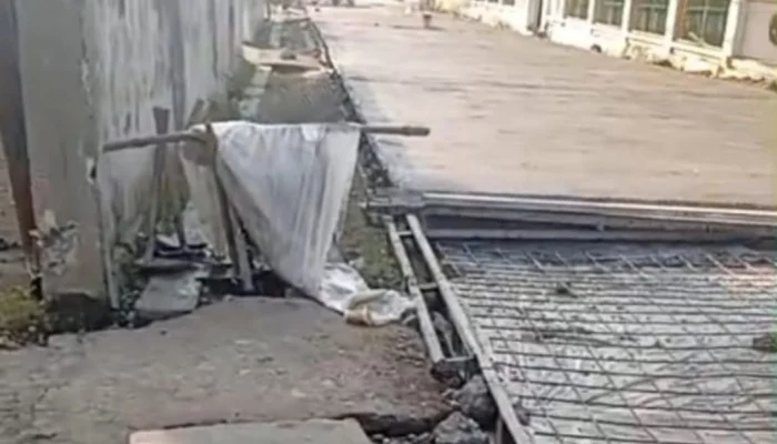 Mutu Diduga Buruk, Proyek Jalan Labuhan–Sreseh Sampang Rp.1,9 Miliar Mulai Retak