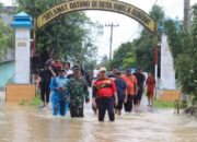 Tinjau Titik Banjir, Wabup Syafrizal Pastikan Warga Tetap Aman