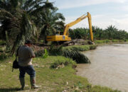 Luapan Sungai Suka Putuskan Jalan Nenas Siam, Bupati Baharuddin Langsung Perintahkan Penanganan
