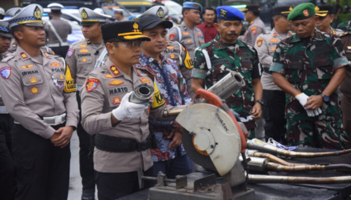 Kapolres Bondowoso Pimpin Apel Gelar Pasukan Operasi Lilin Nataru 2025, Dilanjutkan Press Release Akhir Tahun