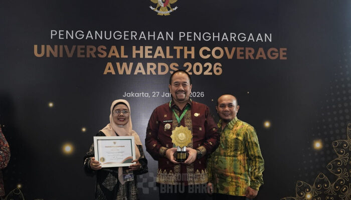 Komitmen Jamin Kesehatan Masyarakat, Bupati Batu Bara Raih Penghargaan UHC Pratama