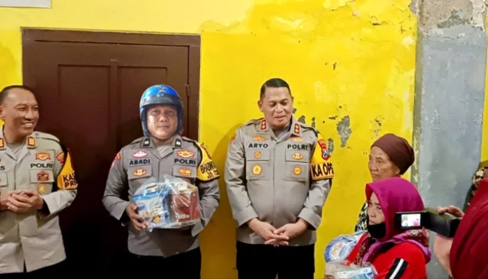 Kapolres Bondowoso Gandeng Mas Bhabin Polisi Viral Berbagi Di Panti Jompo