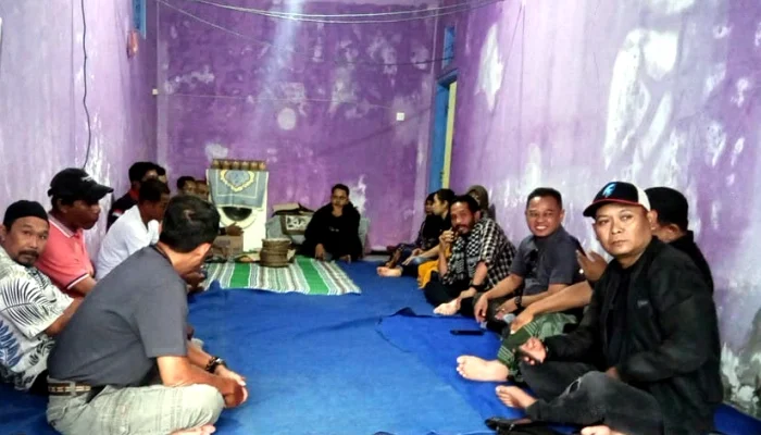 Ramadhan Peduli, IWB dan Ormas Bagi Parsel ke Warga