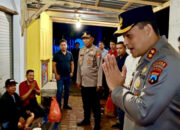 Turun Langsung ke Jalan, Kapolres Aryo Dwi Wibowo Bagikan Sahur dan Sosialisasikan Layanan 110 Polri