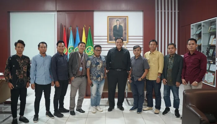 Dari Madura untuk Generasi: Jejak Pengabdian Achsanul Qosasi yang Terus Menginspirasi