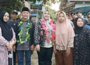 Lebaran Hari Kedua Idulfitri, Wabup bersama Istrinya Pulang Kampung Desa Maruwei II