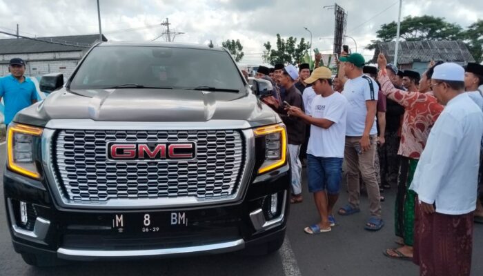 Ratusan Petani Tembakau di Sampang, Sambut Kedatangan Presdir Bawang Mas Group