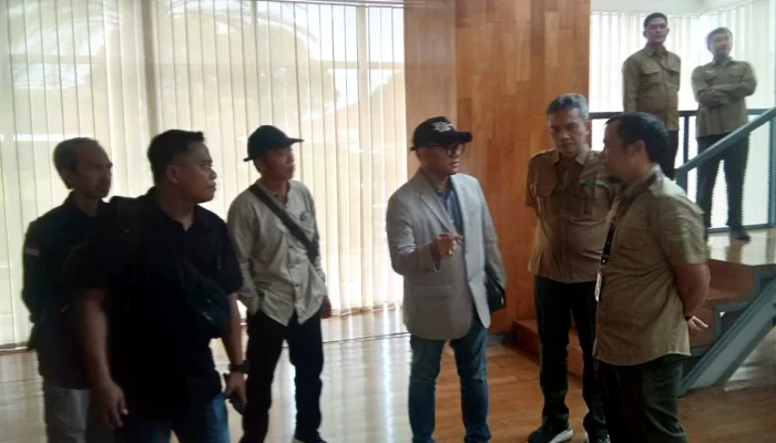 Ketegangan Warnai Kedatangan IWB di Perhutani Pusat, Persoalan Hutan Banyuwangi Mengemuka