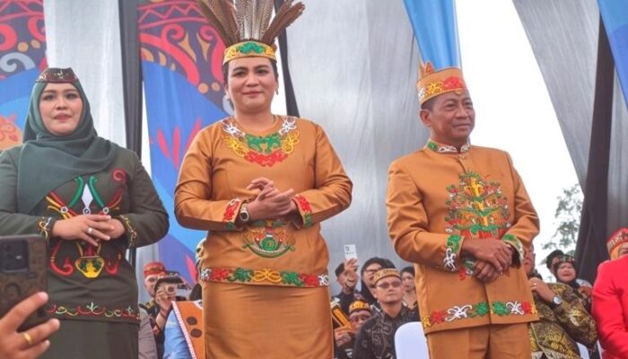 Kontingen Murung Raya Tampil Memukau di Karnaval Budaya FBIM 2026