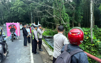 Truk Canter Terjun Bebas ke Sungai Sedalam 10 Meter di Glenmore Banyuwangi