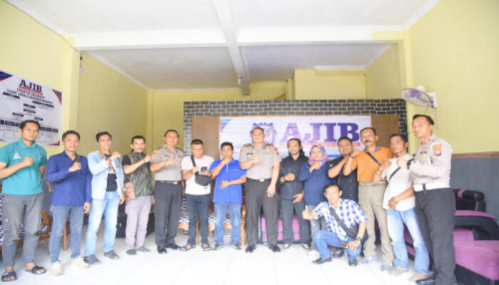 Silaturahmi ke AJIB, Kapolres Bondowoso Perkuat Kolaborasi dengan Jurnalis