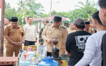 Pastikan Pelayanan Publik Hadir hingga ke Desa, Wabup Syafrizal Tinjau Langsung Pelaksanaan Program Berlayar