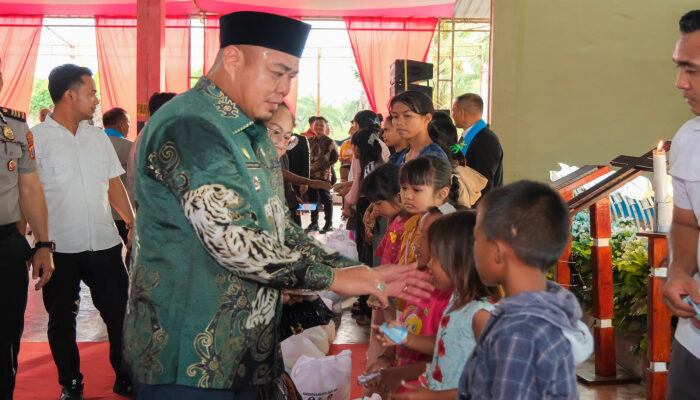 Wakil Bupati Syafrizal Hadiri Perayaan Paskah Oikumene Tahun 2026, Serahkan 100 Paket Sembako untuk Anak Yatim Piatu