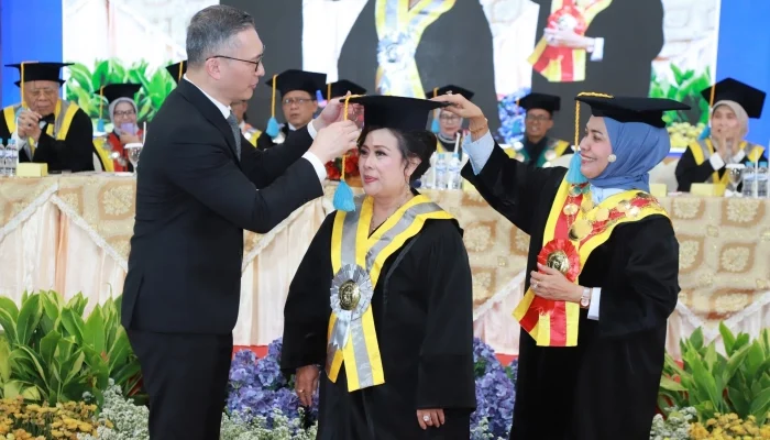 Pengukuhan Guru Besar Unitomo, Prof. Ully Tampubolon Dorong Batik Indonesia Menjadi Kekuatan Industri Fashion Dunia
