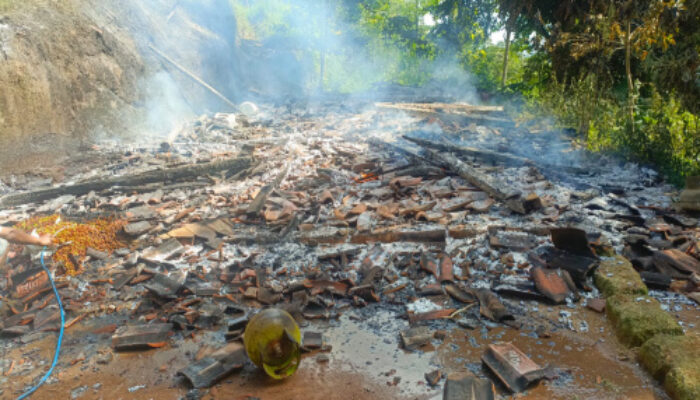 Gas Bocor Ludeskan Rumah Warga di Botolinggo, Korban Alami Luka Wajah