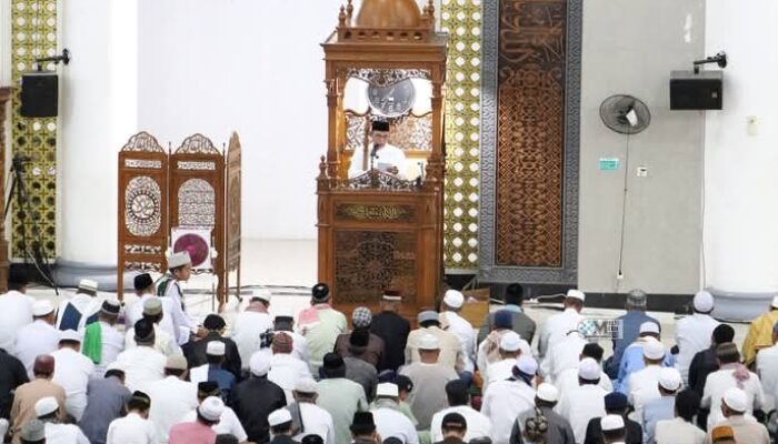 Wabup Murung Raya Jadi Khotib Salat Iduladha di Masjid Agung